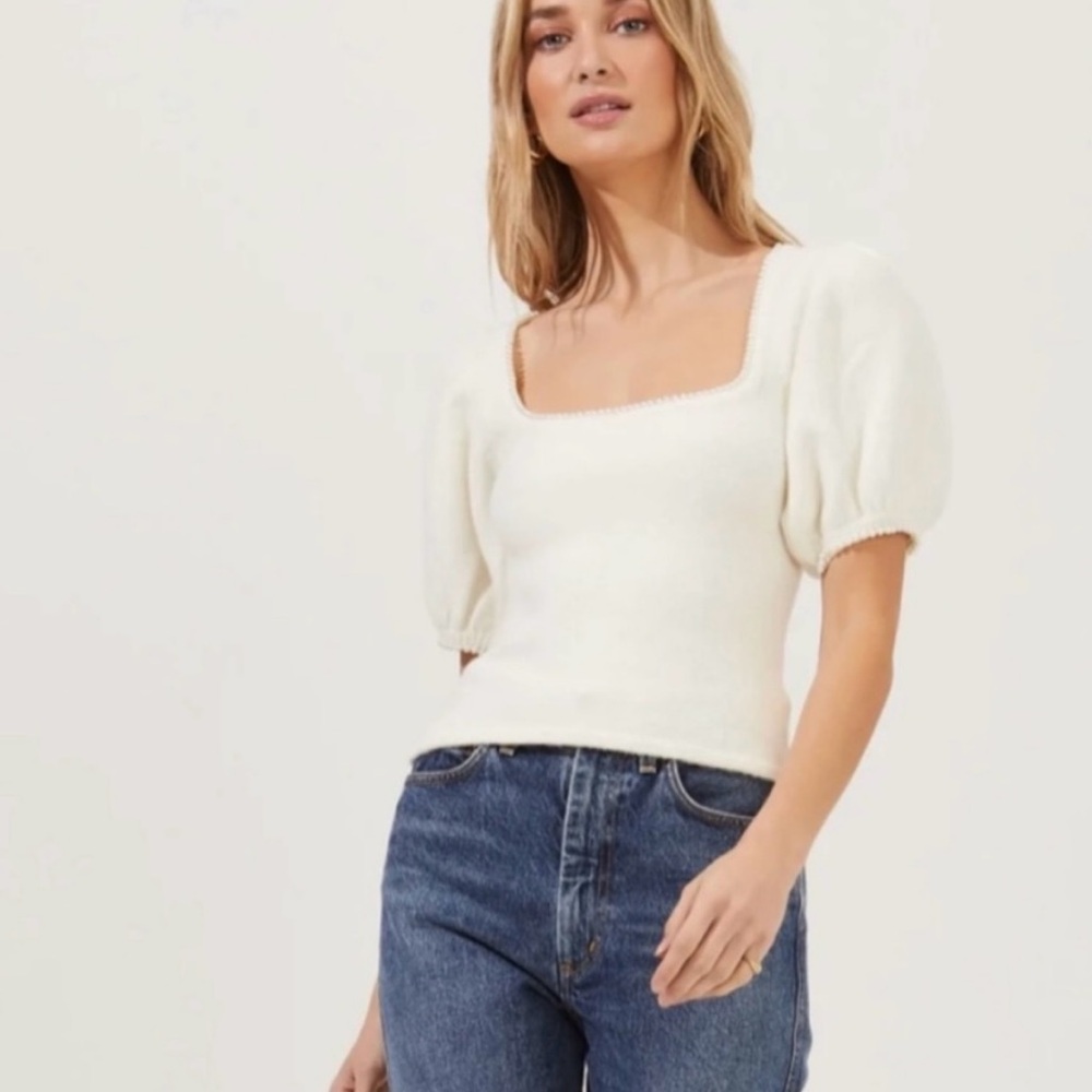 ASTR The Label Pearl Trimmed Top